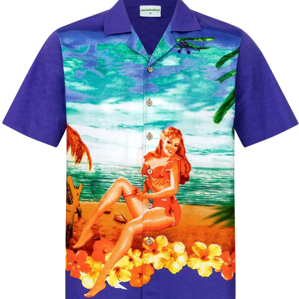 Camisa violeta de manga corta con estampado tropical de chicas en la playa, botones y escote en V