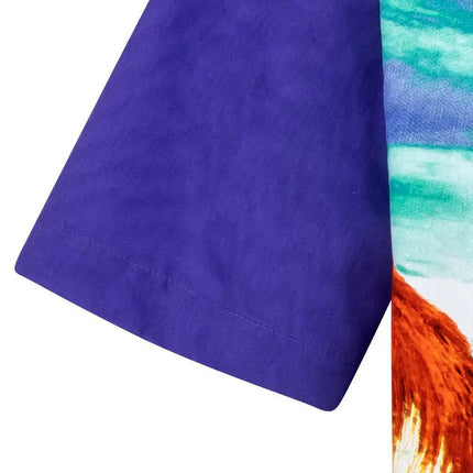 Bajo y puño violeta de una camisa de manga corta