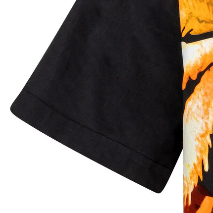 Schwarzes Herrenhemd mit orangefarbenem Grill-Print und breitem Saum