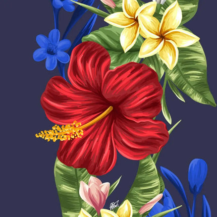 Nahaufnahme: Blumenprint mit roten Blüten, gelben Lilien und grünen Blättern auf Hemd
