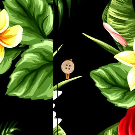 Nahaufnahme: Rundknopf und bunte Blüten mit grünen Blättern auf dunklem Stoff