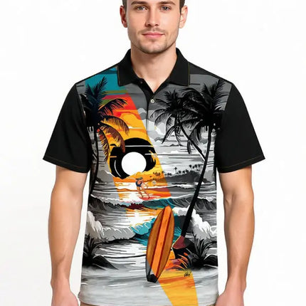Kurzarmhemd am Model mit Surfmotiv, schwarzem Kragen und Knopfleiste