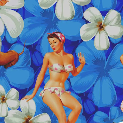 Blaues Hemd mit Pin-up im Bikini und weißen Blumenmotiven