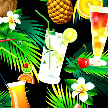 Nahaufnahme vom Hemdmuster: Cocktails mit Zitronen- und Kiwischeiben, Blumen und Blätter.