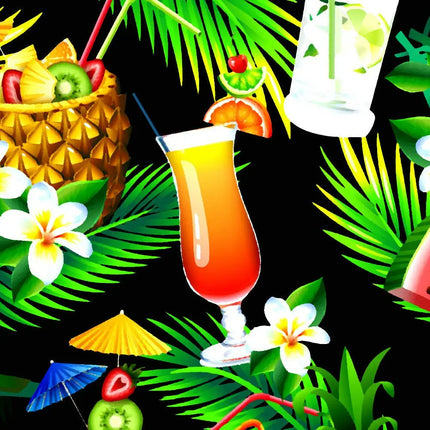 Nahaufnahme vom Hemdmuster: bunte Cocktails, Ananas, Wassermelone und Palmenblätter.