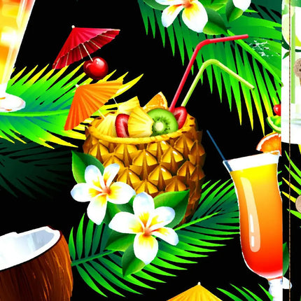 Hawaiianischer Cocktail im Ananasbecher mit Früchten, Strohhalm und Blüten-Deko