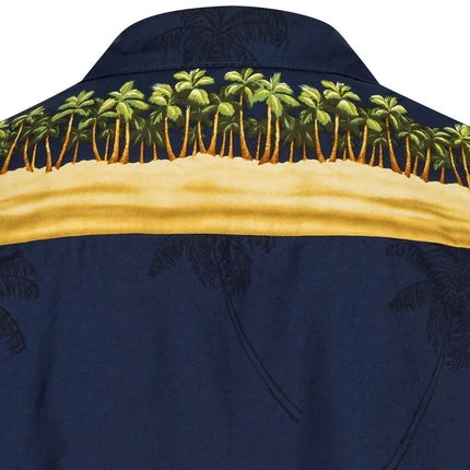 Kragen-Detail am Hawaihemd mit Palmenreihe und gelbem Zierstreifen