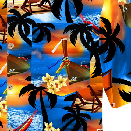 Bedruckter Stoffausschnitt mit Palmen, Sonnenuntergang und Strandmöbeln