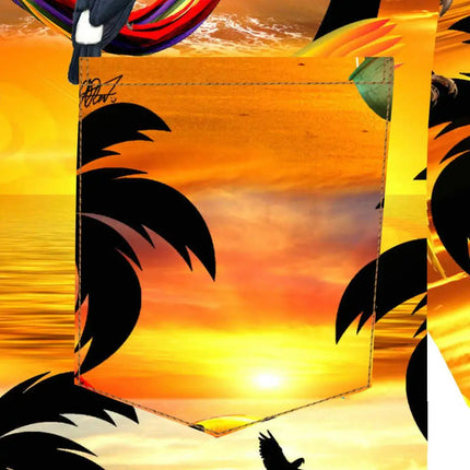 Nahansicht des Hemdprints mit gelb-orange Sonnenuntergang und schwarzen Palmen