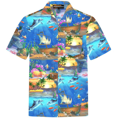 Herren Hawaiihemd 'Ocean of Hawaii' aus 100% Baumwolle mit maritimen Motiven wie Delfinen, Schiffen und Korallenriffen. Erhältlich in Größen S bis 8XL, mit Kokosnussknöpfen und Brusttasche.